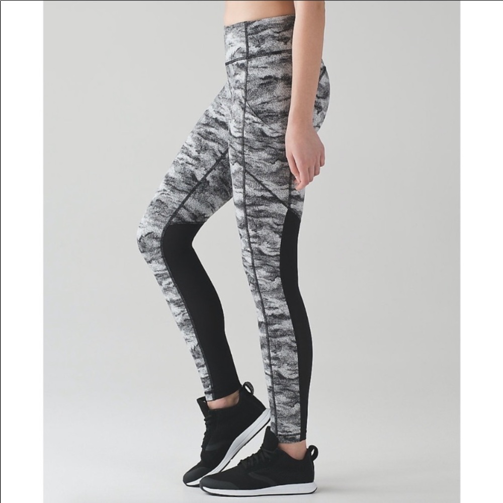 - - - Lululemon speed tight V hazy days 8